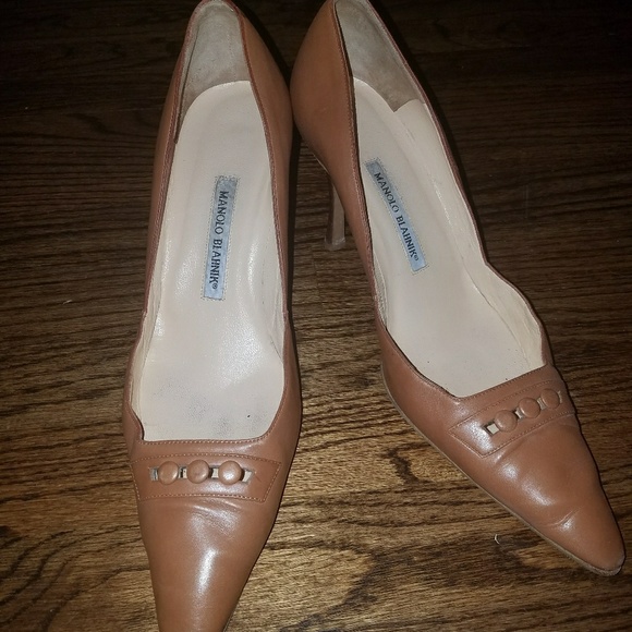 Manolo Blahnik Shoes - Manolo Blahnik Tan Pumps
